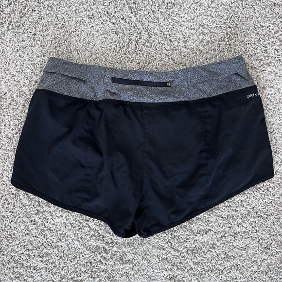 Nike DriFit Running Shorts Medium - Picture 2 of 3